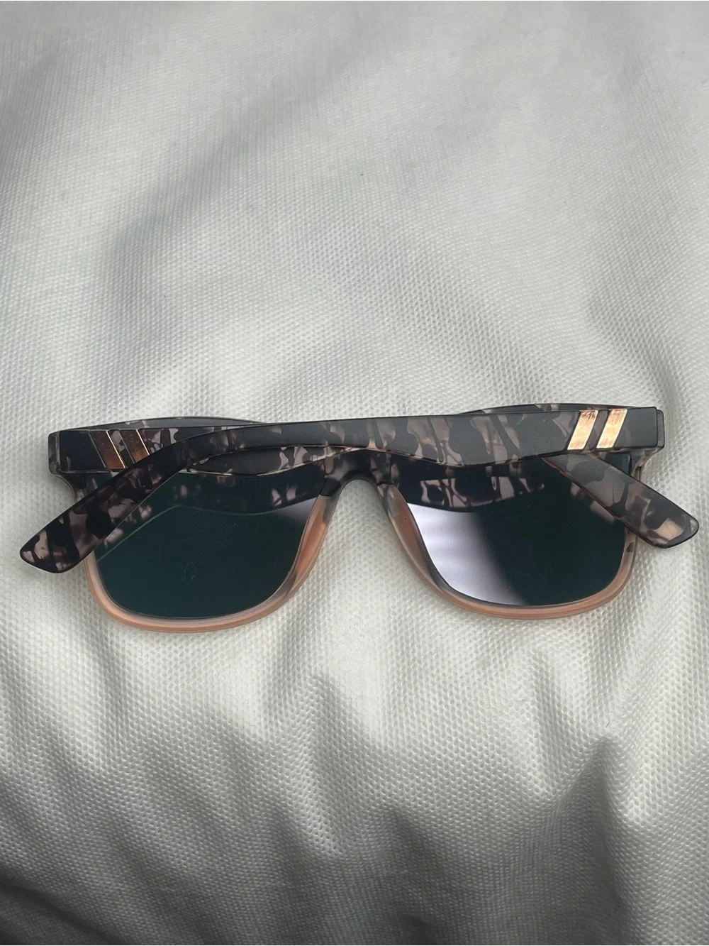 BLENDERS Millenia X2 Sunglasses Lion Heart Clear Champagne Power Button Edition